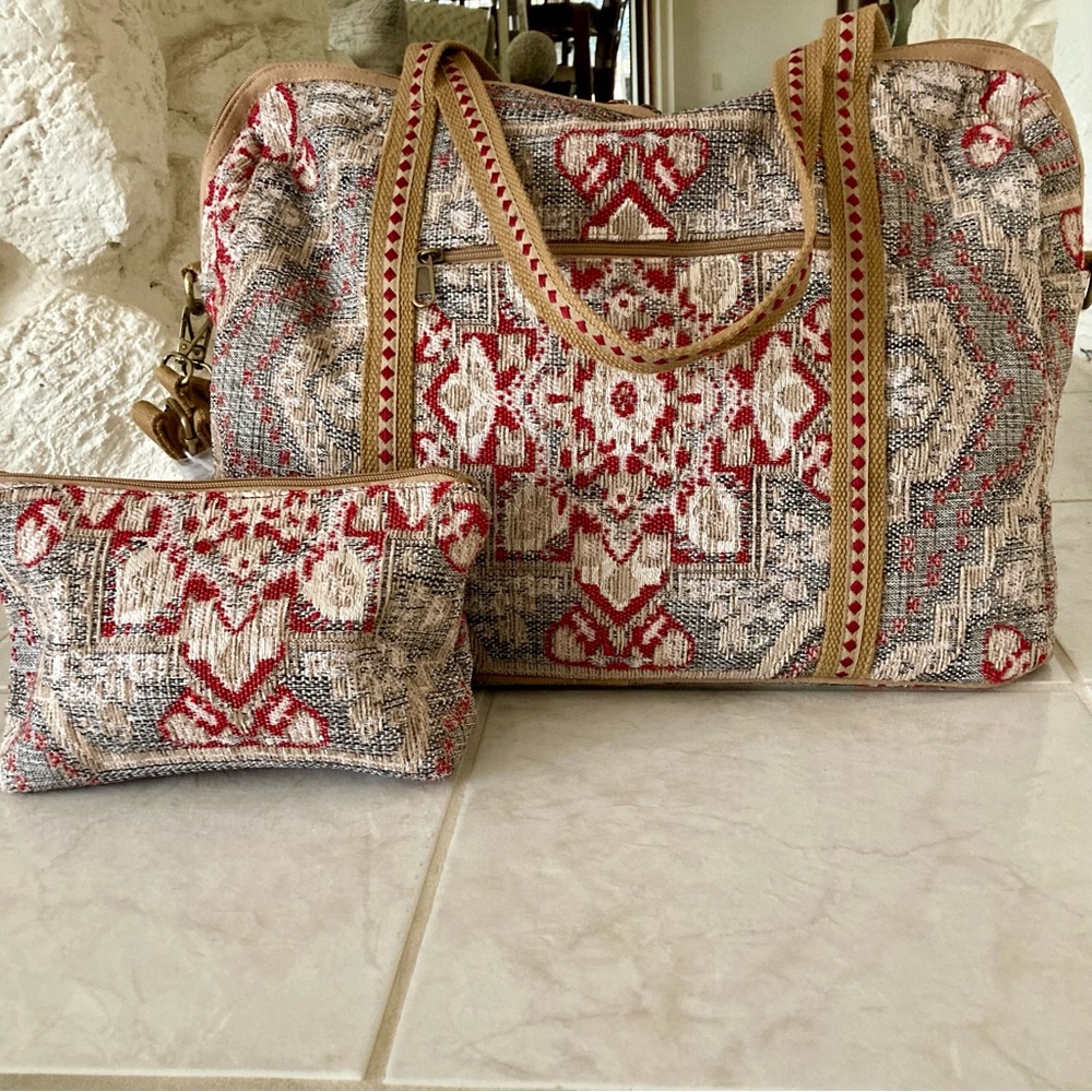 NWOT America and Beyond” tapestry tote bag and matching accessory bag - Picture 5 of 15